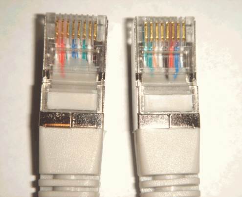 Internetas paprastai į kompiuterį patenka tokiu kabeliu