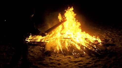 Kariūnų įžiebtas laužas. Akvilės Pranckevičiūtės nuotr.