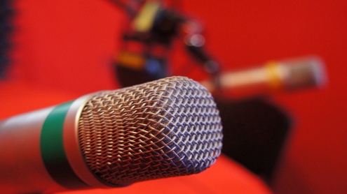 „Start FM“ programą sudaro laidos, kurių tematika – nuo akademinio studentų gyvenimo iki futbolo klubo aistruolių aktualijų”, – temas pristatė radijuje dirbanti komanda. Autoriaus nuotr. „Start FM“ programą sudaro laidos, kurių tematika – nuo akademinio studentų gyvenimo iki futbolo klubo aistruolių aktualijų”, – temas pristatė radijuje dirbanti komanda. Autoriaus nuotr.