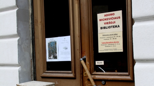 Rekonstrukcijos darbai apsunkino bibliotekos darbą, bet jo nesustabdė. Evelinos Žičkevičiūtės nuotr.