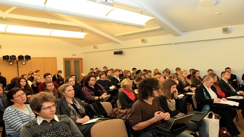  Diskusija apie euro zonos krizę sukėlė didžiulį auditorijos susidomėjimą. Viliaus Mačkinio nuotr.