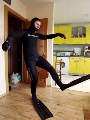 Tomas su nauju kostiumu