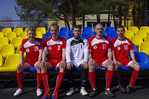 Žurnalistikos instituto rinktinė futbolo turnyre Saulėtekyje.  Nuotr. aut. Paulina Baužytė 