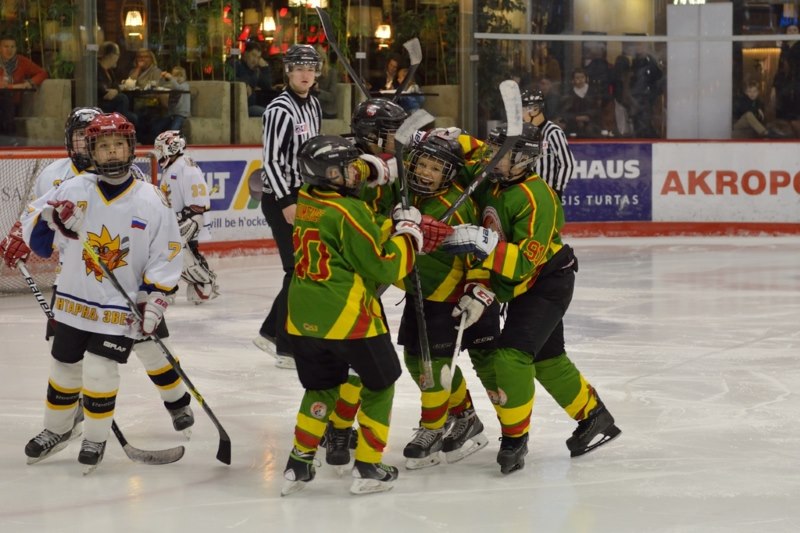 Vaikai užpildė Lietuvos ledo ritulio mokyklas, bet jiems ledo arenose jau darosi pernelyg ankšta. hockey.lt nuotr. 