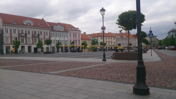 1. Nyku. Taip galima pasakyti apie Didžiąją gatvę, kuomet vilniečių geri orai nedžiugina. Autorės nuotr.