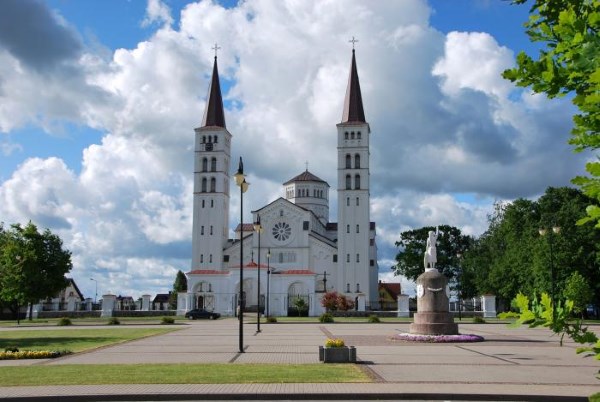 Rietavo Šv. Arkangelo Mykolo bažnyčia. V. Rutkausko nuotr. 