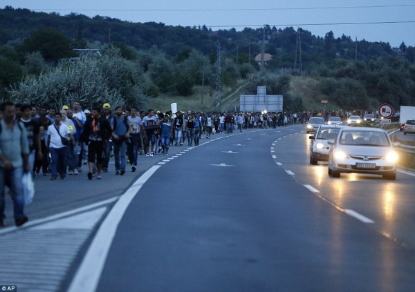 Pastarosiomis savaitėmis Vengrijoje įstrigo daug pabėgėlių, patekusių į Europą per Turkiją. AP nuotrauka