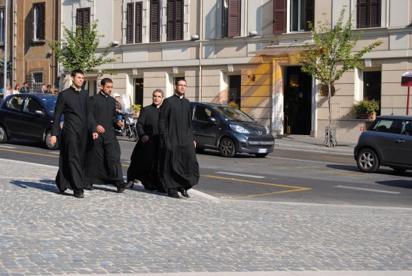 Celibatas – ne suluošinti jaunų žmonių gyvenimą, o padėti siekti nematerialių dalykų.