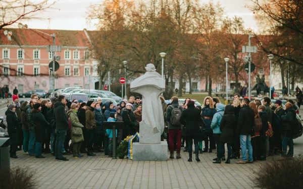 „Gatvės gyvos“ rengiami pasivaikščiojimai pritraukia ne tik vilniečius, bet ir kitų Lietuvos miestų gyventojus. A. Žuko nuotr.