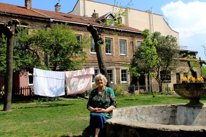 Marijona Lakutienė sako, kad jei kas nors atsuktų laiką atgal, ji vėl pasirinktų gyvenimą Užupyje. Autorės nuotr.