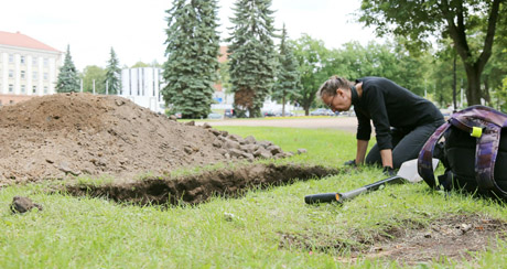 Archeologė Audronė Šapaitė. Giedriaus Baranausko nuotr., Šiaulių krašto archyvas.