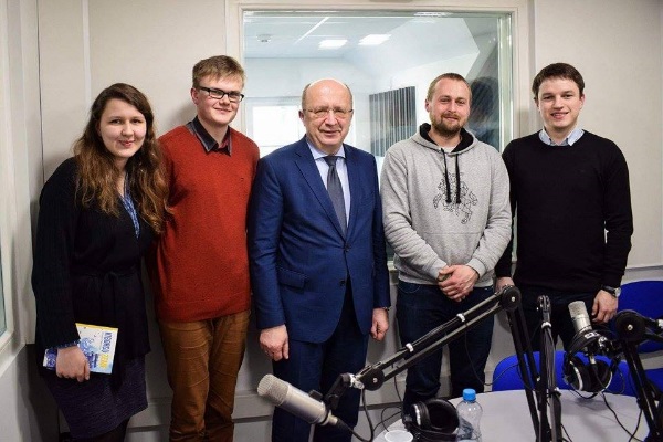 Iš dešinės: Linas Kojala, Dovydas Pancerovas, Andrius Kubilius, Vilmantas Venckūnas, Indrė Kiršaitė. Start.fm nuotr.