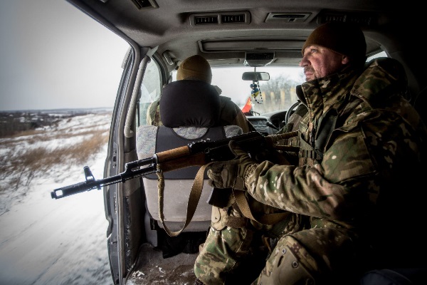 Ukrainos jūrų pėstininkų patrulis priešakinėse fronto linijose. V. Balkūno nuotr.