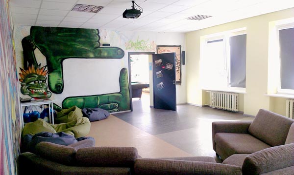 Atviro jaunimo centro laisvalaikio salė. Autorės nuotr.