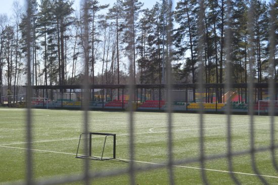 Prieš porą metų renovuotas Visagino centrinis stadionas talpina iki 3000 žiūrovų.