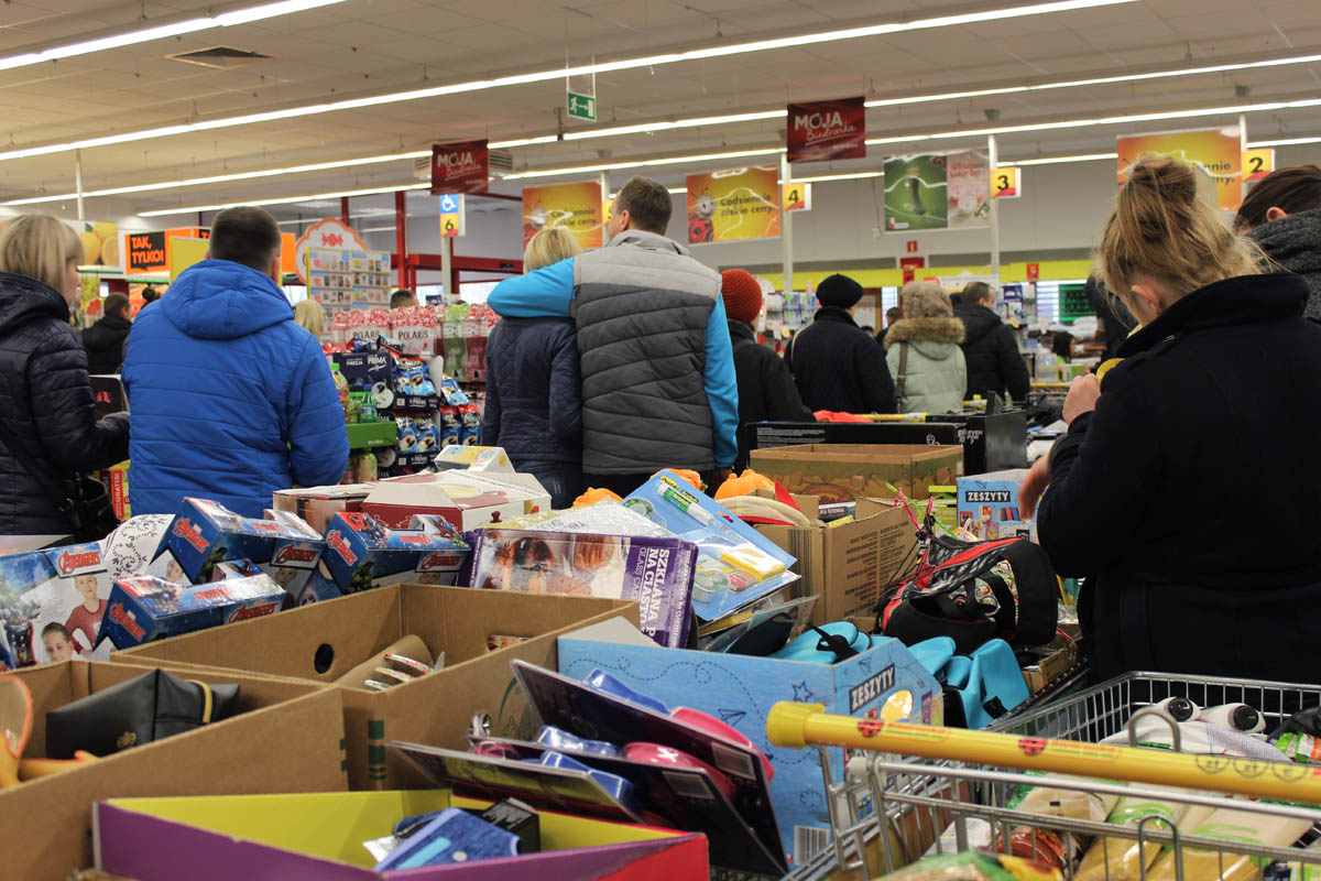 Tūkstančiai lietuvių traukia į Lenkiją apsipirkti.