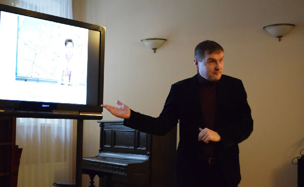 Prof. dr. Andrius Vaišnys rodo SSRS centrinės televizijos pranešimą apie Lietuvoje minimą Valstybės atkūrimo sukaktį 1989-aisiais. Autoriaus nuotr.